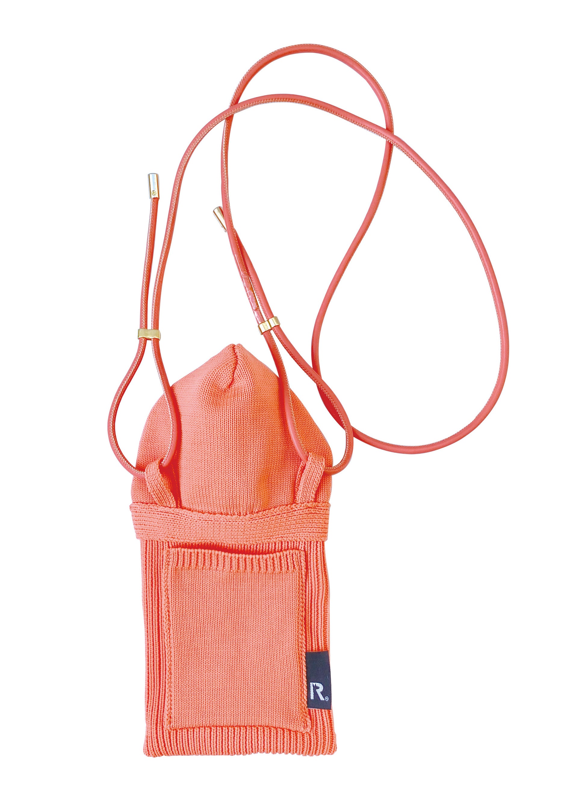 背面には出し入れの多い小物の収納に便利な「ルーポケット」