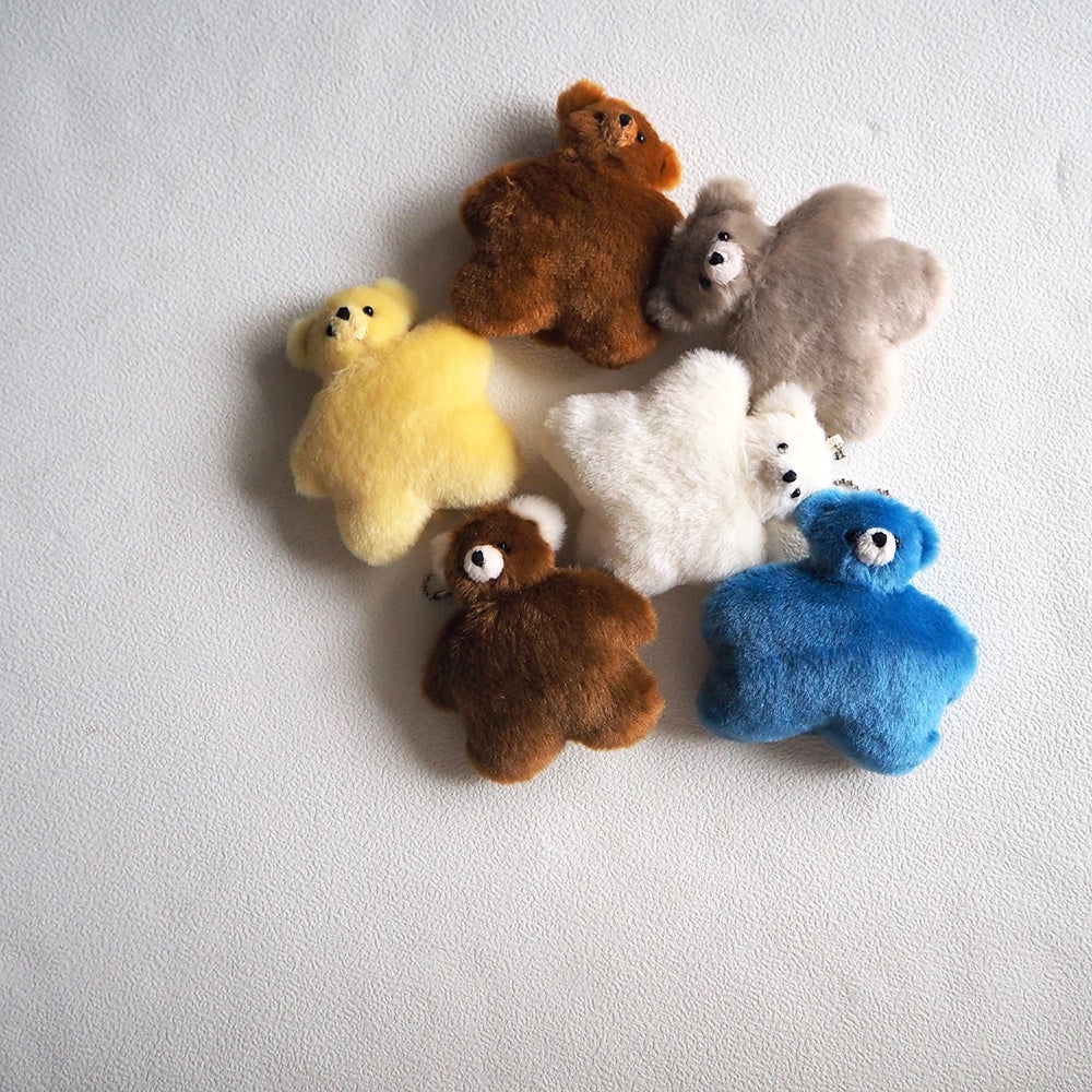 色ごとにポーズが違う、今シーズン新作の手乗りチャーム