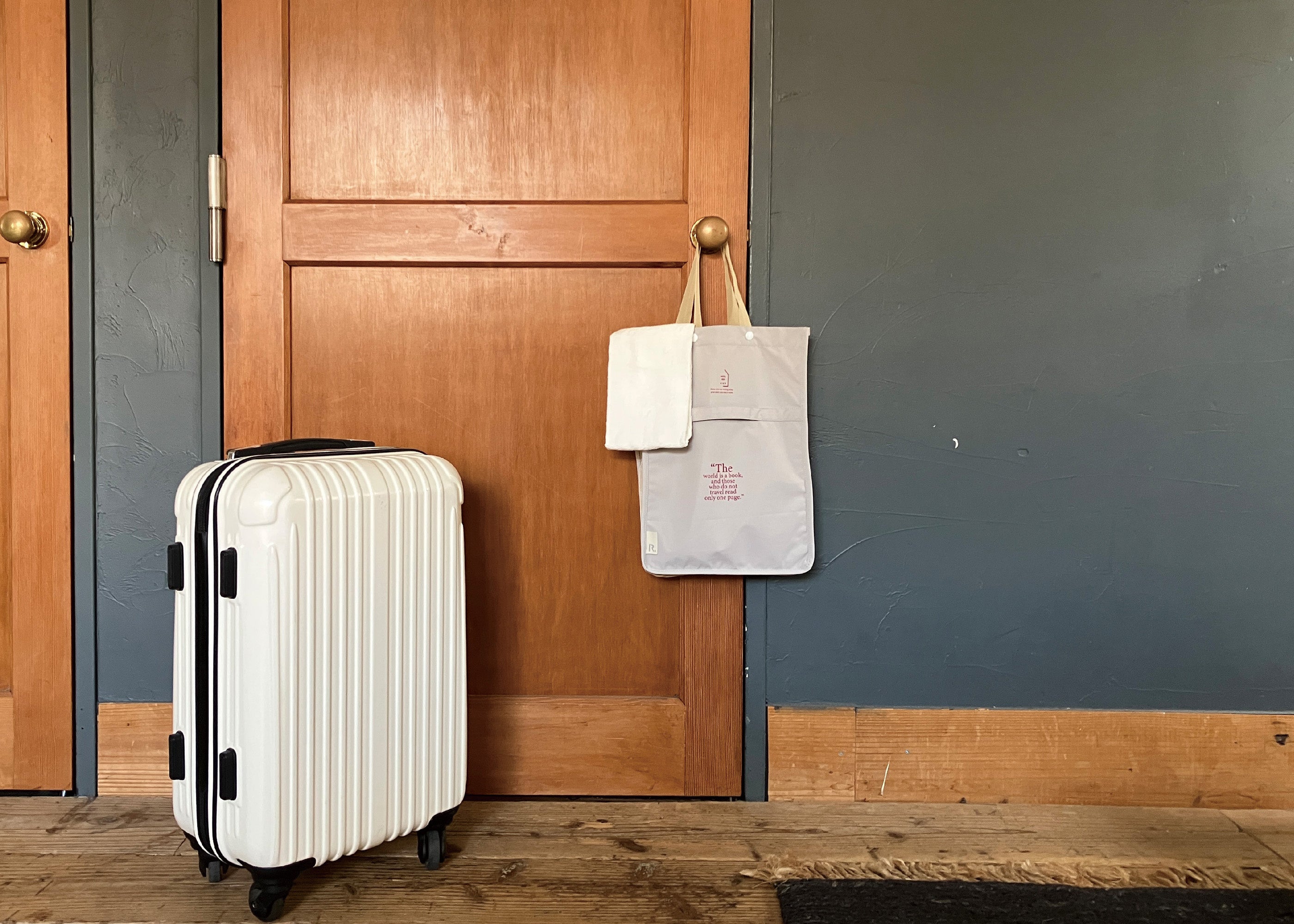 旅のわくわく感を盛り上げ、持ち運びのストレスを解消。トート