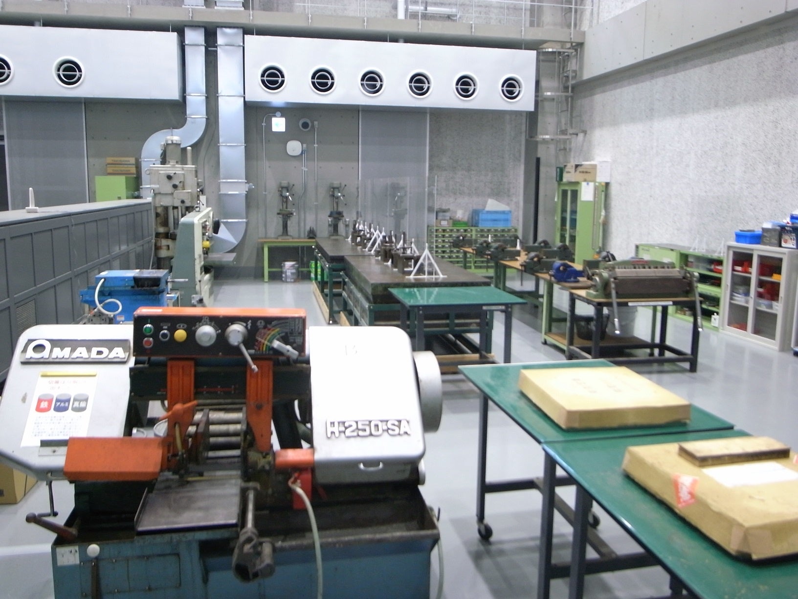 ３手仕上げ加工室