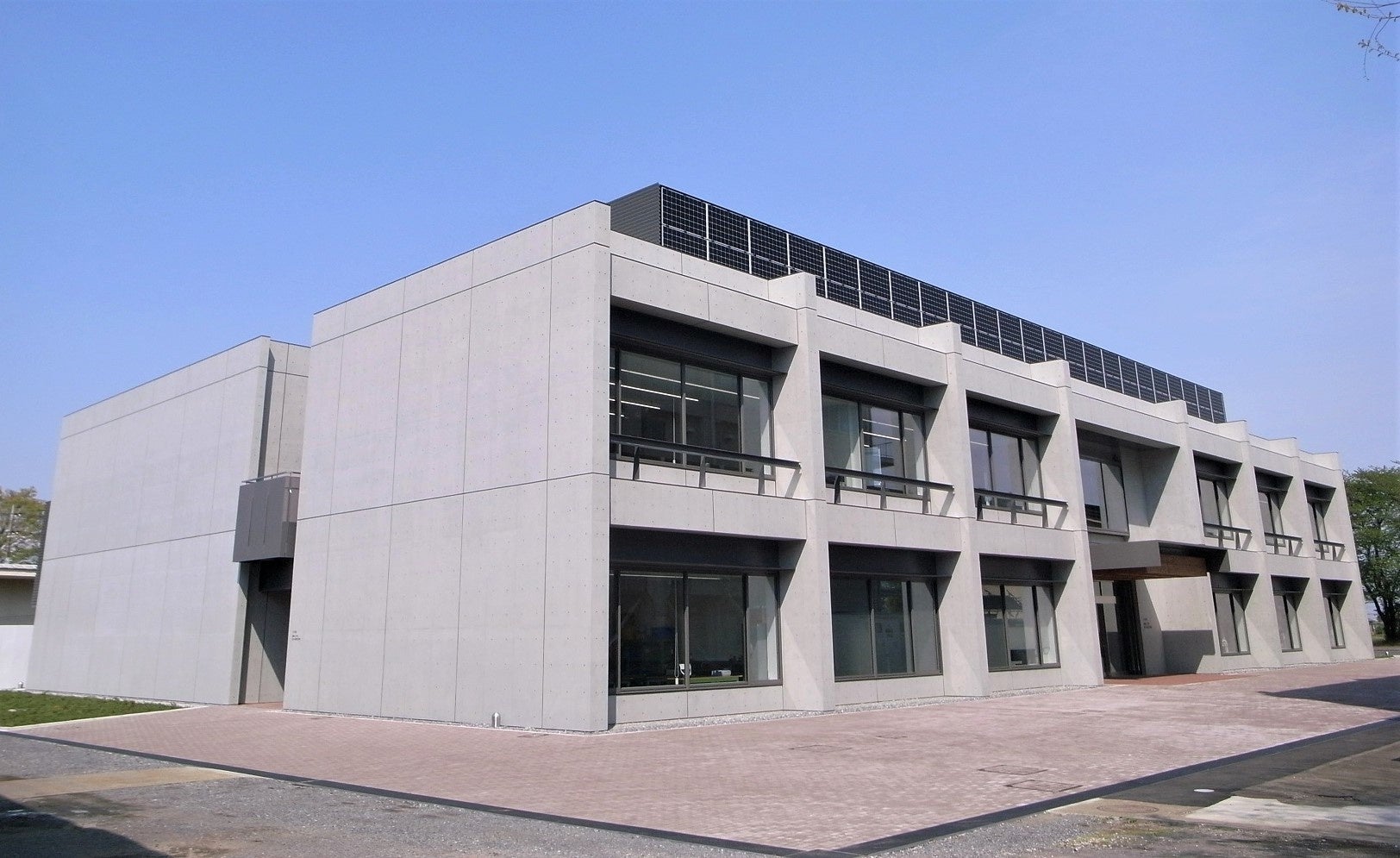 1総合実験実習棟の外観