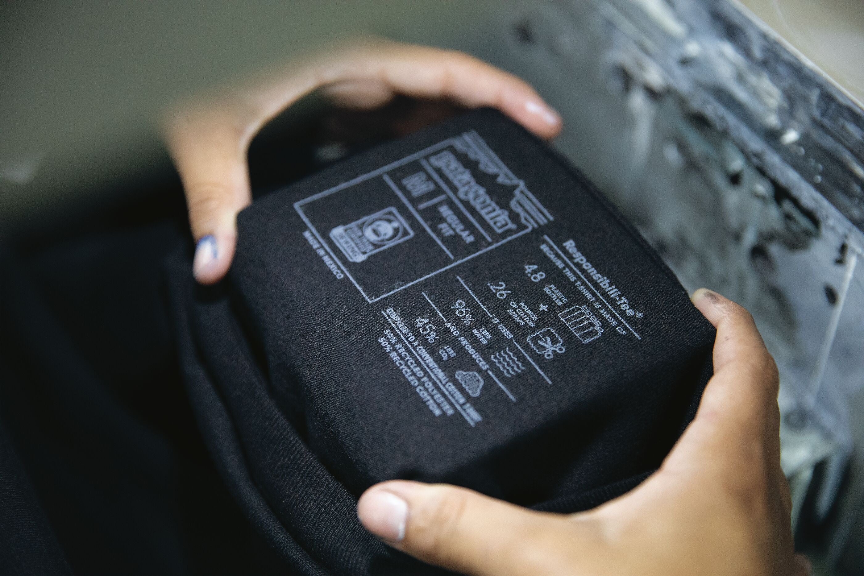 メキシコのユカタン州バカにあるバーティカル・ニット社が作るパタゴニアのレスポンシビリティーTシャツ。© Keri Oberly