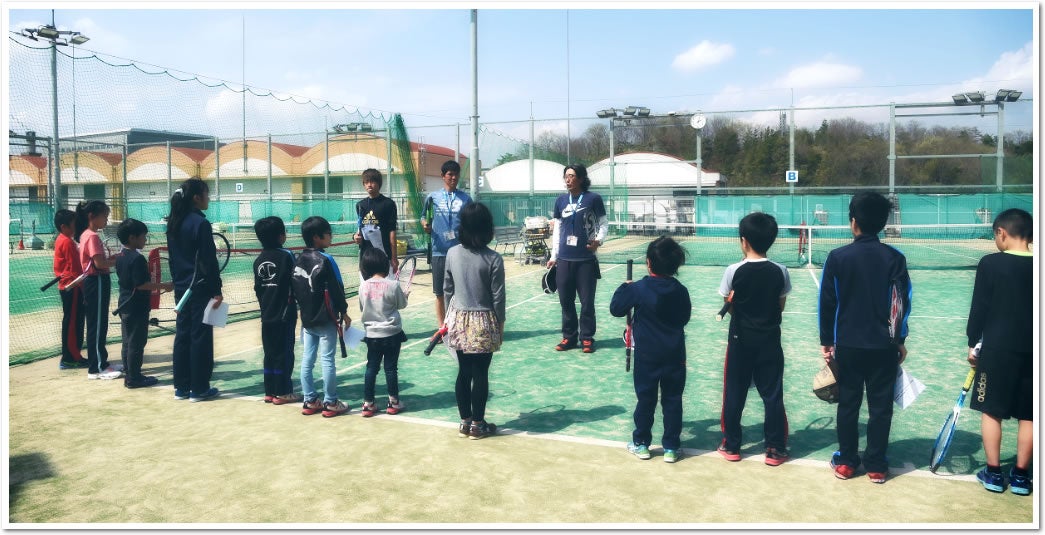 テニスは日本だけでなく世界で愛されるスポーツ。元気に挨拶して気持ちよくプレーしましょう！