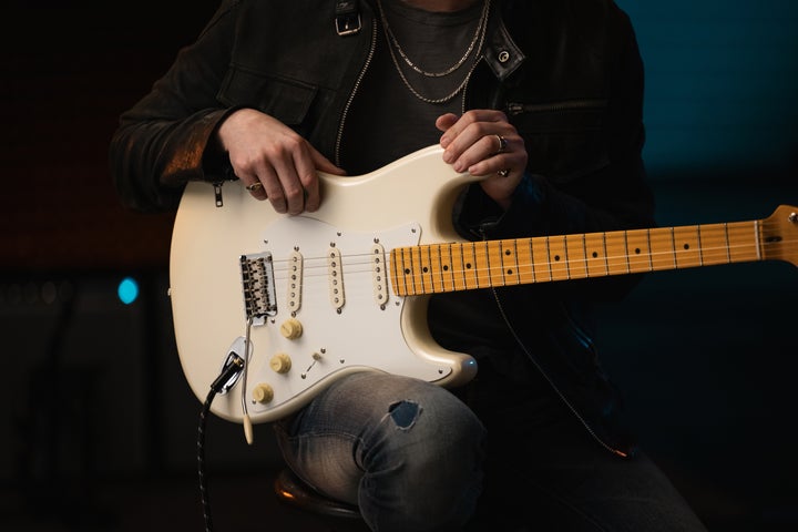 リンカーン・ブリュースターが新カラーモデルの『Lincoln Brewster Stratocaster®』を発表！信仰と愛の力を込めたギターが登場