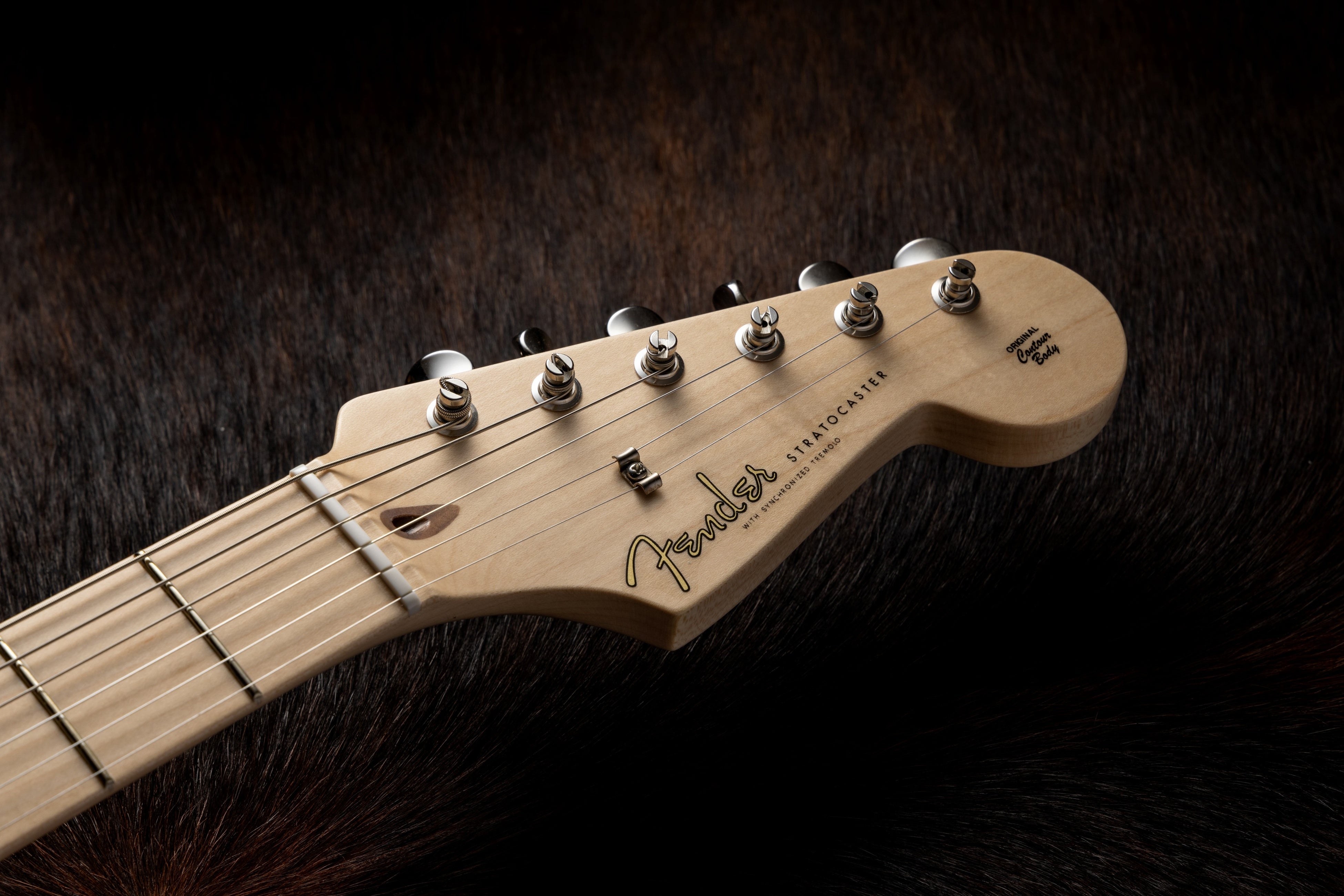 伝説のサウンドと魂を受け継ぐエリック・クラプトンモデルの新色11月17