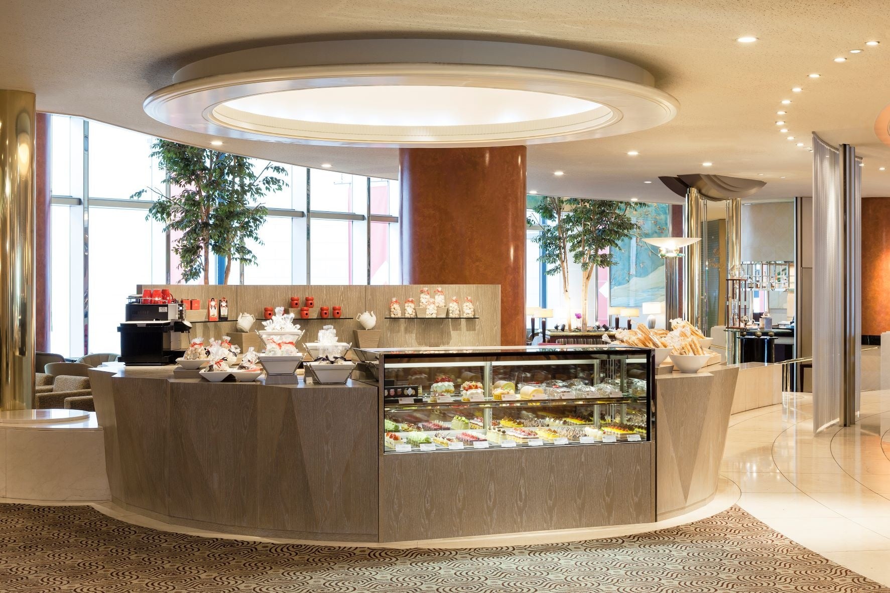 「スイスグルメ」　内観