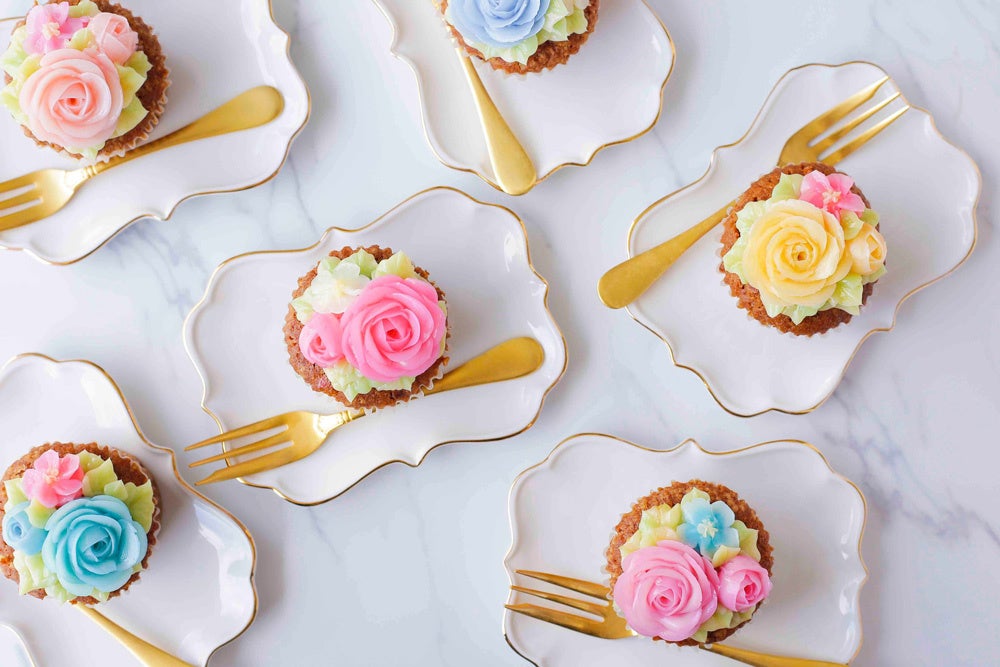 〈フラワーピクニックカフェ〉食べられるお花のカップケーキ