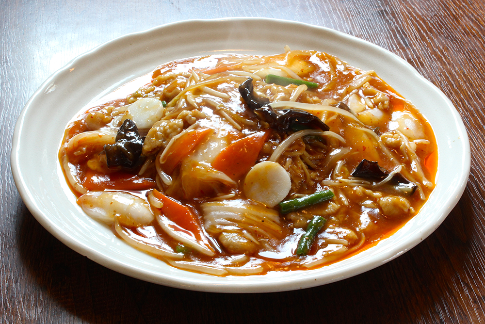 〈小樽あんかけ処 とろり庵〉うま辛あんかけ焼きそば