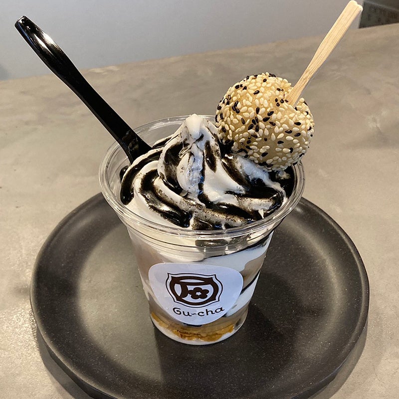 〈ごま団子専門店 Gu〜cha〉ごまソフト