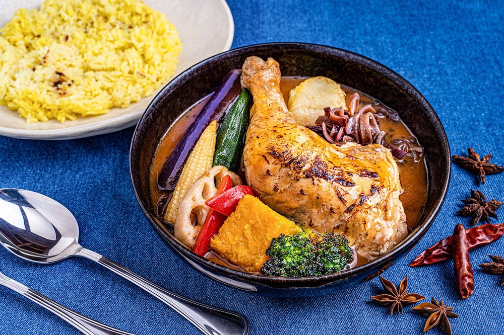 〈GARAKU〉やわらかチキンレッグと野菜のスープカレー