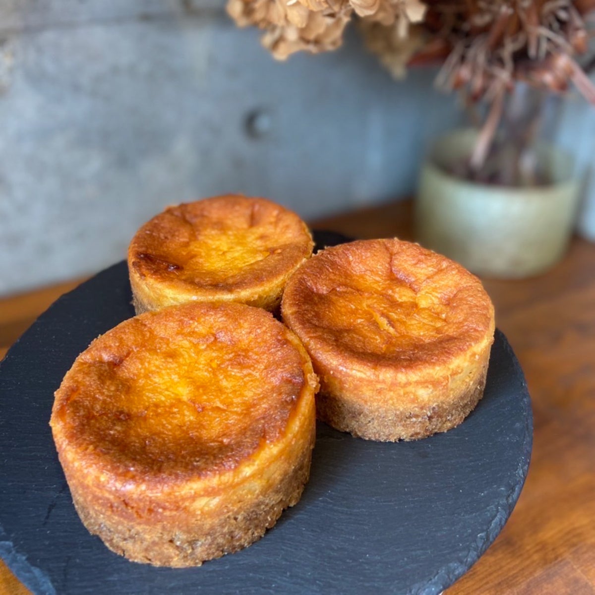 〈パティスリー タツヒトサトイ〉バスクチーズモカトースト