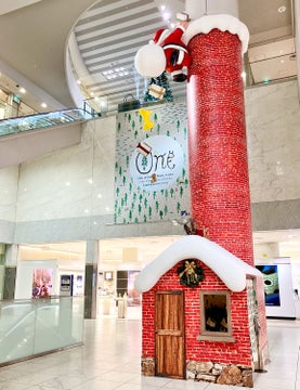 大量のサンタクロースがジェイアール京都伊勢丹でパレード!クリスマスイベント開催中 大量のサンタクロースがジェイアール京都伊勢丹でパレード!クリスマスイベント開催中