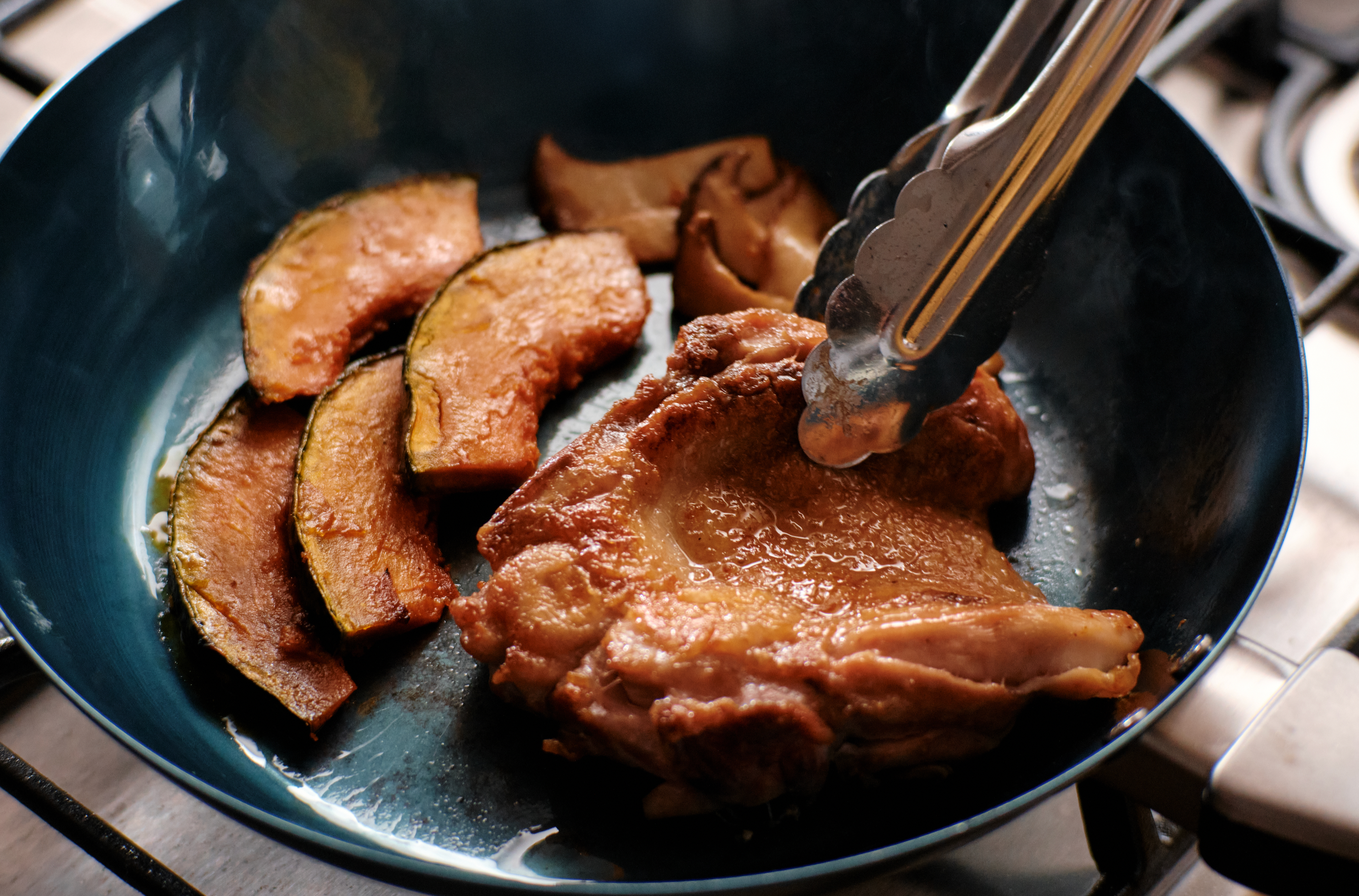 新品2024年製 大中 フライパン 大中ソース にインダクションレンジ中古)追加 BK イージーインダクション フライパン 28cm ビーケー CC008100