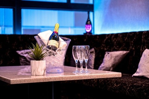 恵比寿 相席ラウンジ LUXURY LOUNGE MILAS 恵比寿店 - ラグジュアリーラウンジミラスエビス