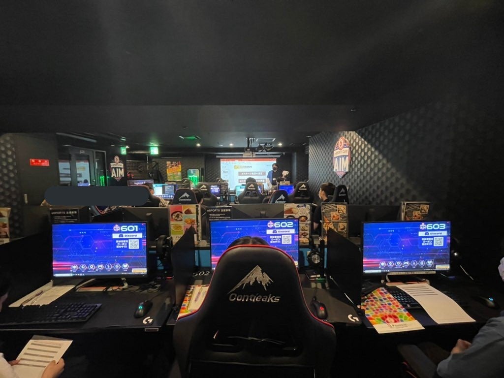 実際にeスポーツカフェ（AIM池袋店）にて開催されたインターンの様子