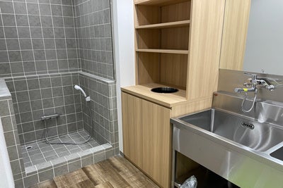 足洗い場も完備。シャワー室は30分300円です