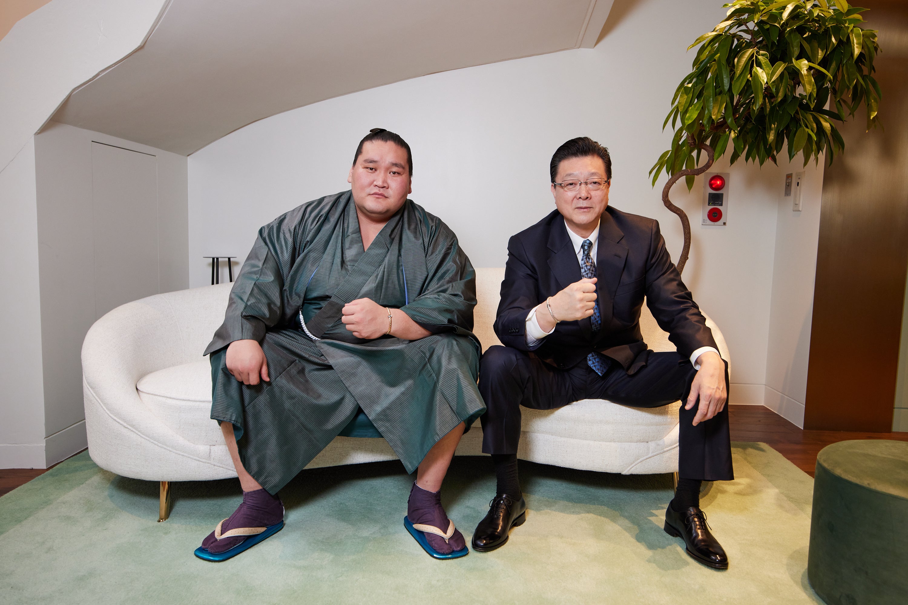 横綱 照ノ富士関　 伊勢ケ浜親方