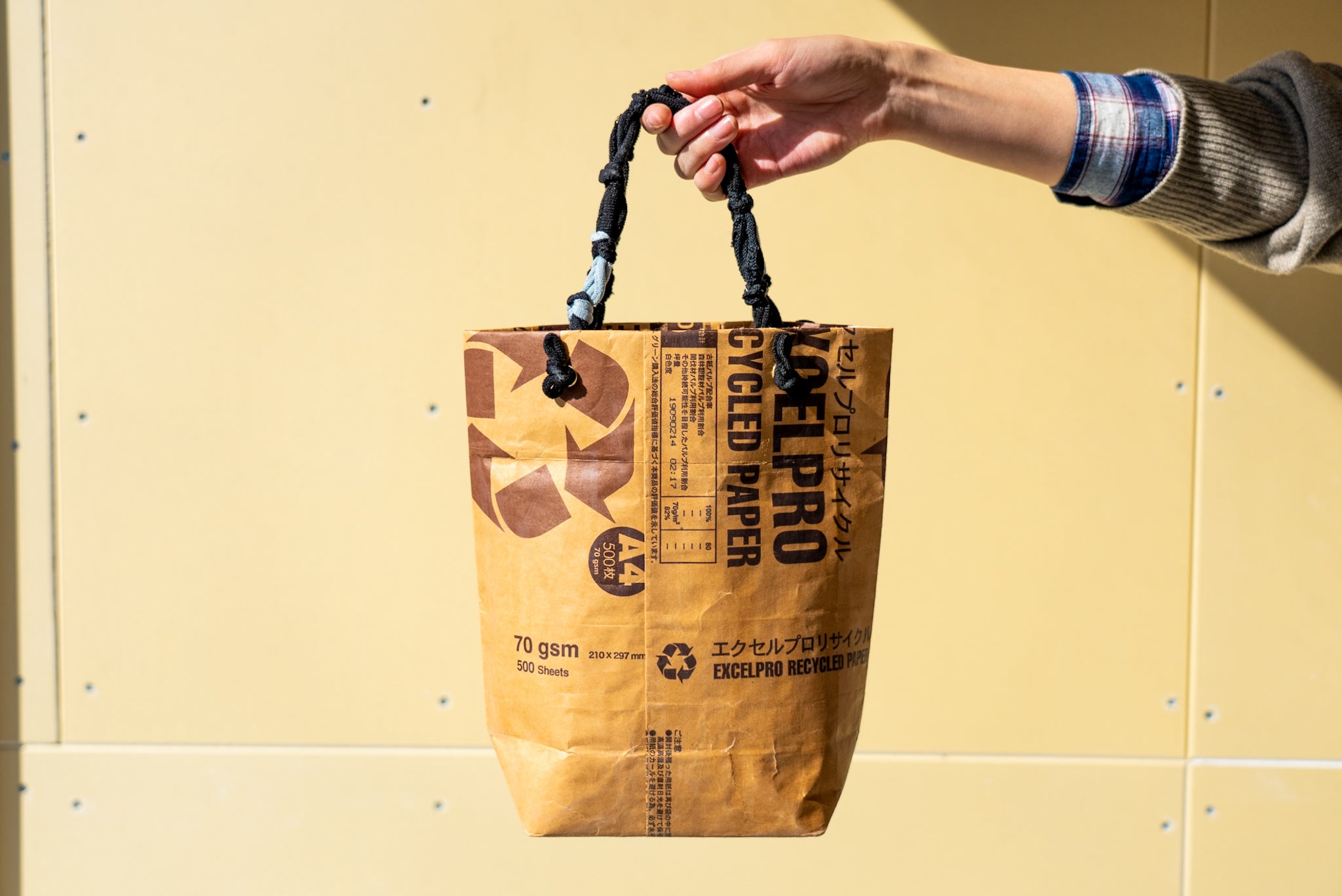 包み紙×靴下の端切れを使った手作りリサイクルバッグ