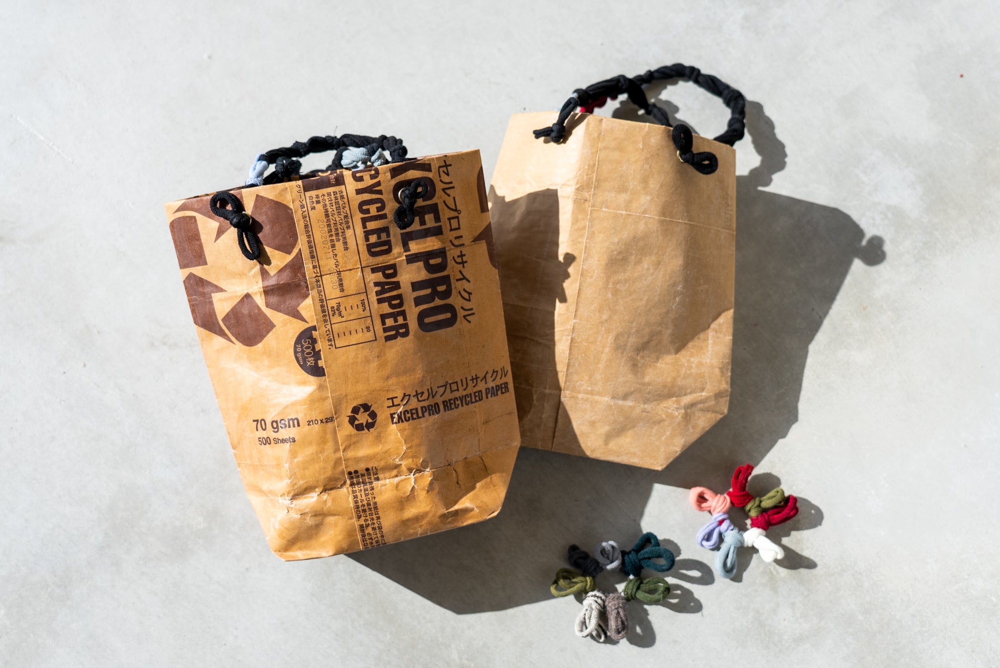 包み紙×靴下の端切れを使った手作りリサイクルバッグ