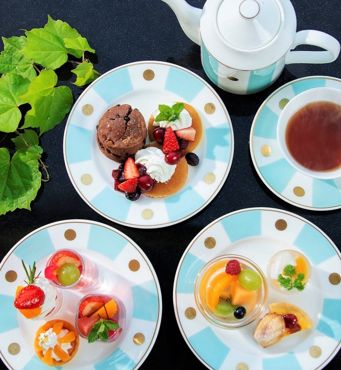 アフタヌーンティー　スイーツ　イメージ