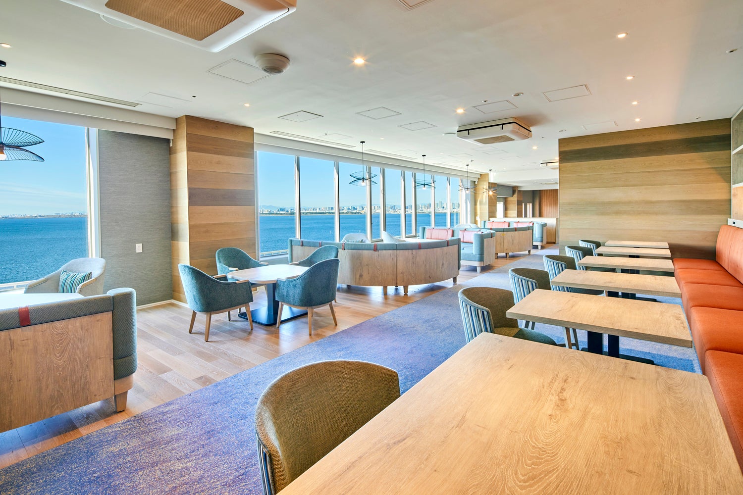 ニッコーラウンジ内観