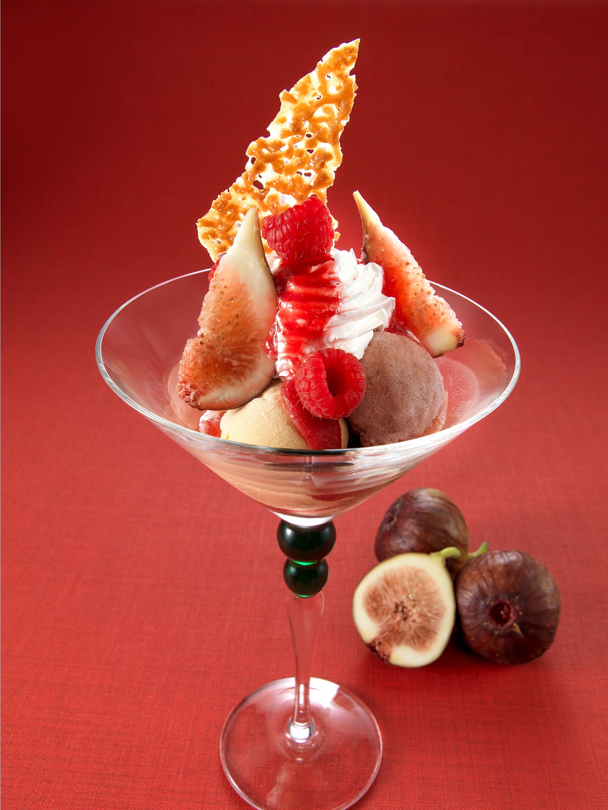 ピエール・エルメ・パリとのコラボレーションスイーツ「クープグラッセ ガランス」