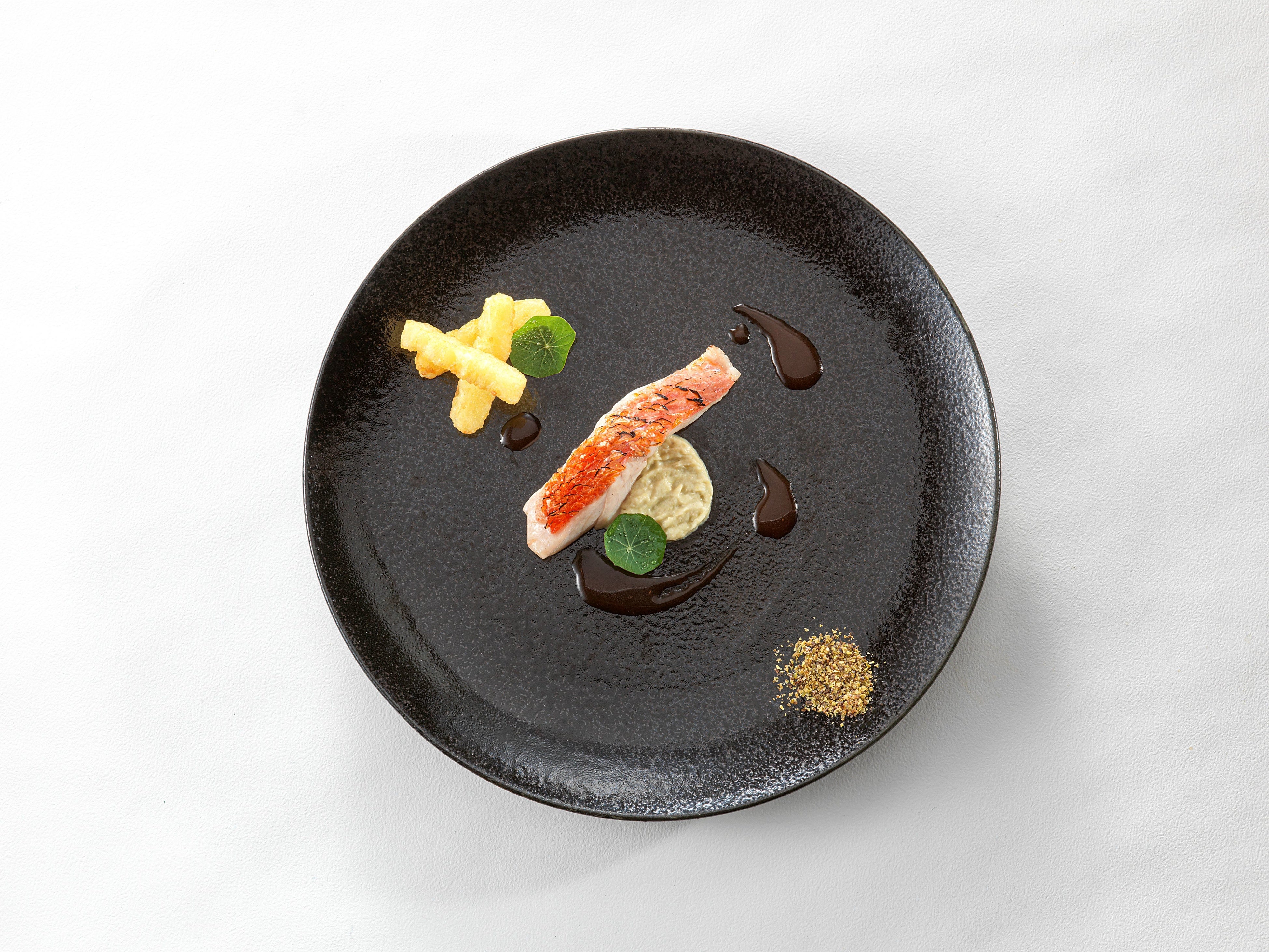 ファンダイニング「コッコラーレ」スペシャリテ　10月料理イメージ