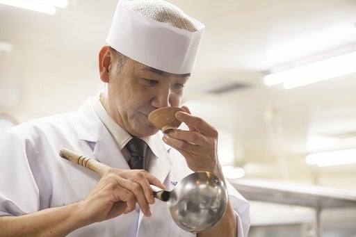 和食料理長：並里 吉明（なみざと よしあき）