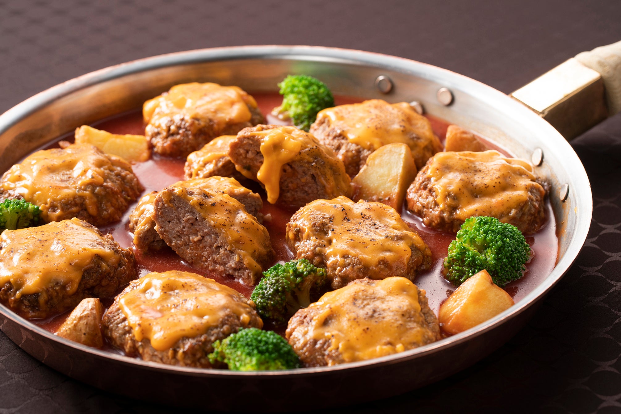 煮込みハンバーグのチーズ焼き