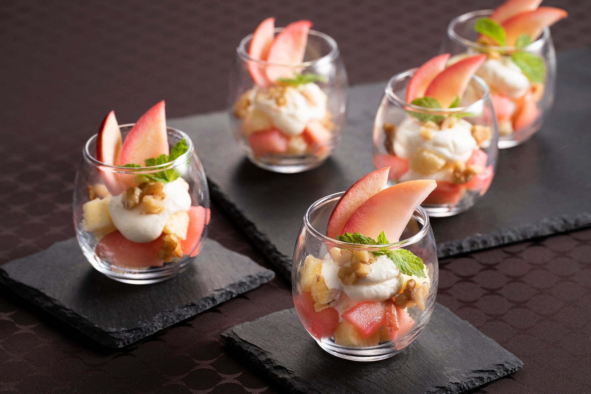 林檎と2種のチーズのトライフルケーキ