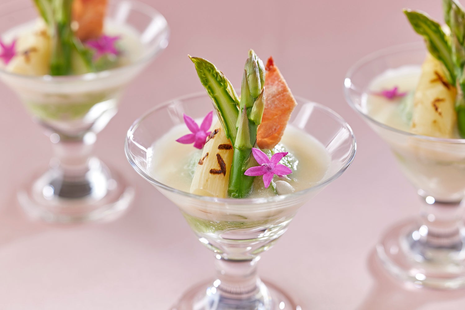 グリーンアスパラガスのババロワとホワイトアスパラガスのクーリ