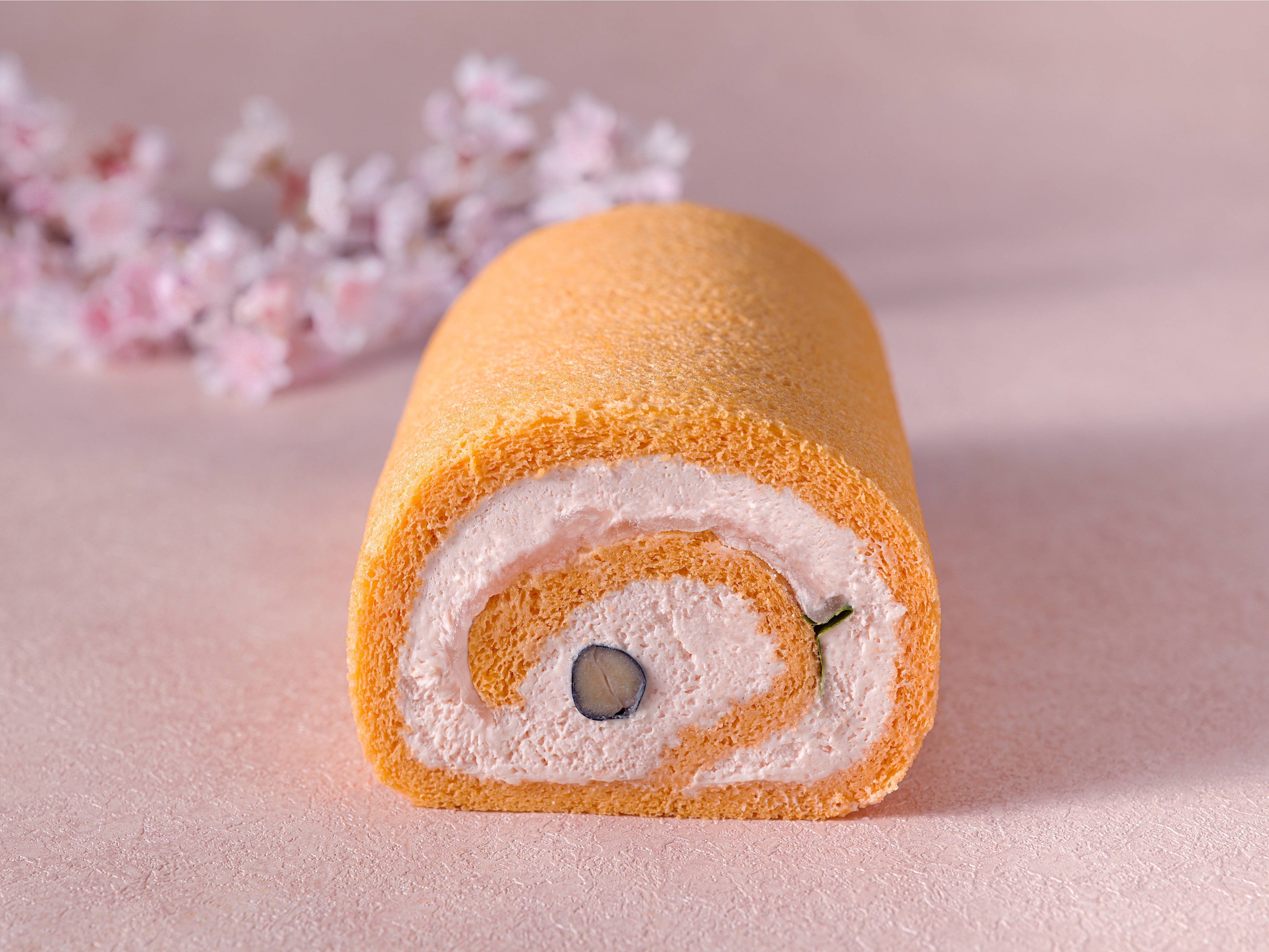桜のロールケーキ（ホールケーキイメージ）