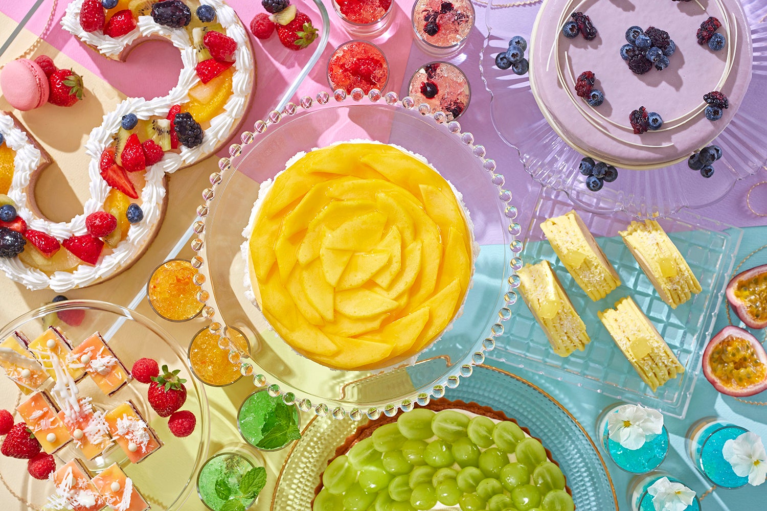 カラフルスイーツが並ぶ『3rdアニバーサリースイーツブッフェ』
