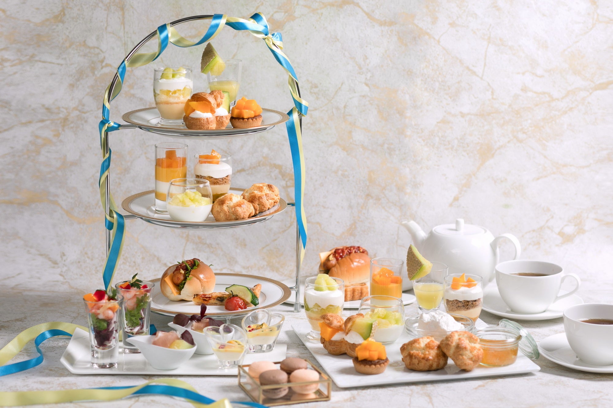 宮崎マンゴーとクラウンメロンのアフタヌーンティー（写真は2名様分）