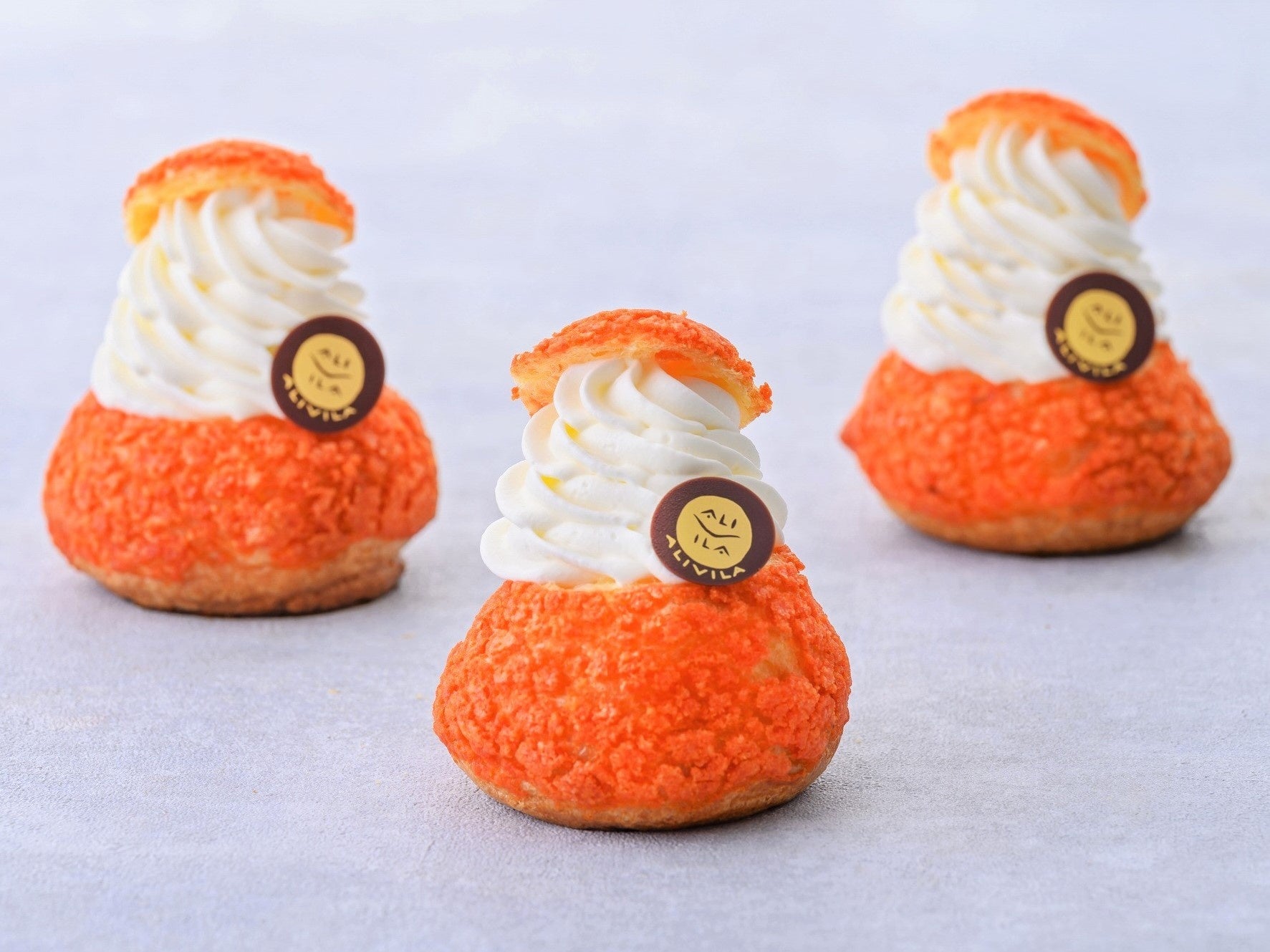 パッション＆チーズのクッキーシュークリーム　750円