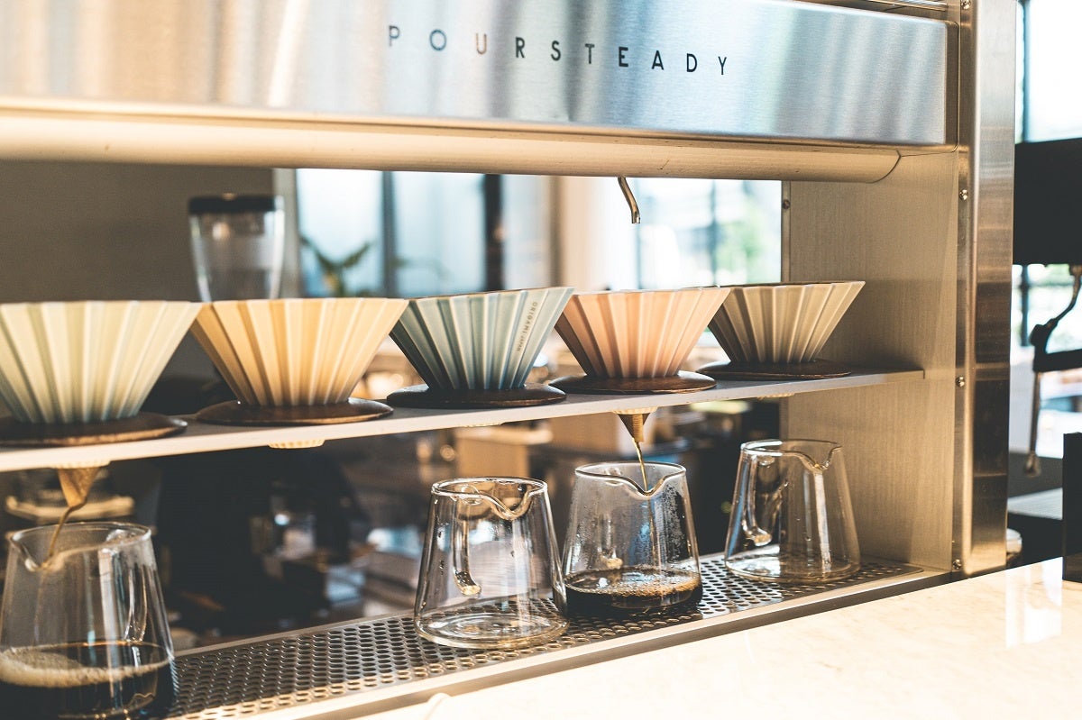 バリスタの動きをプログラミングしたコーヒードリップ機器「POURSTEADY」