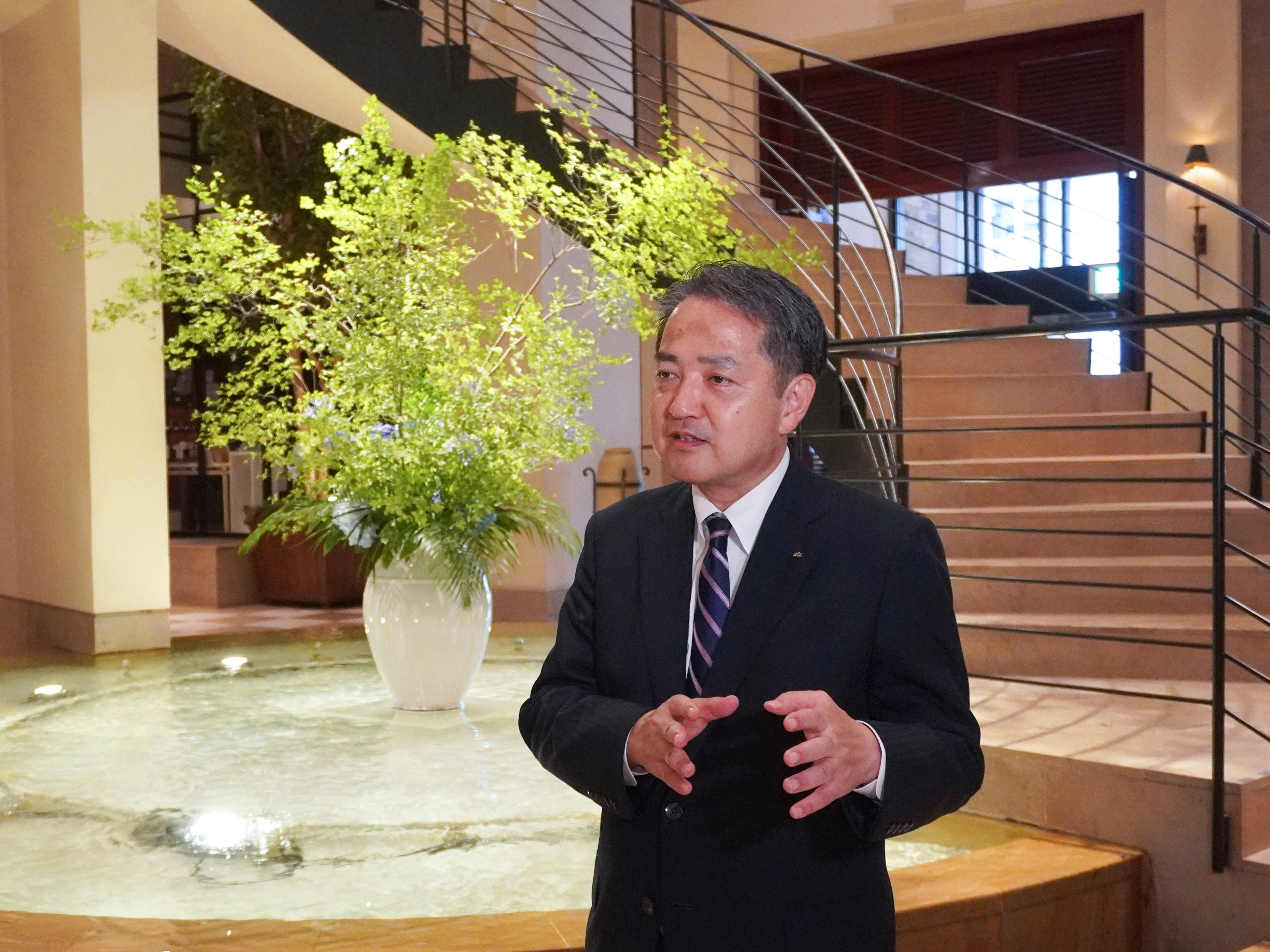 ＜ホテル日航金沢 総支配人 吉髙 誠＞