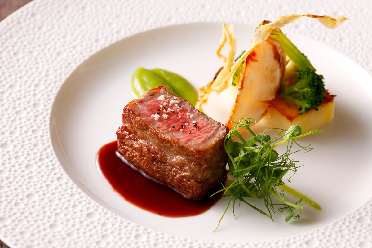 「知床牛」サーロインのロティ　ソース　ポルト　ルージュ