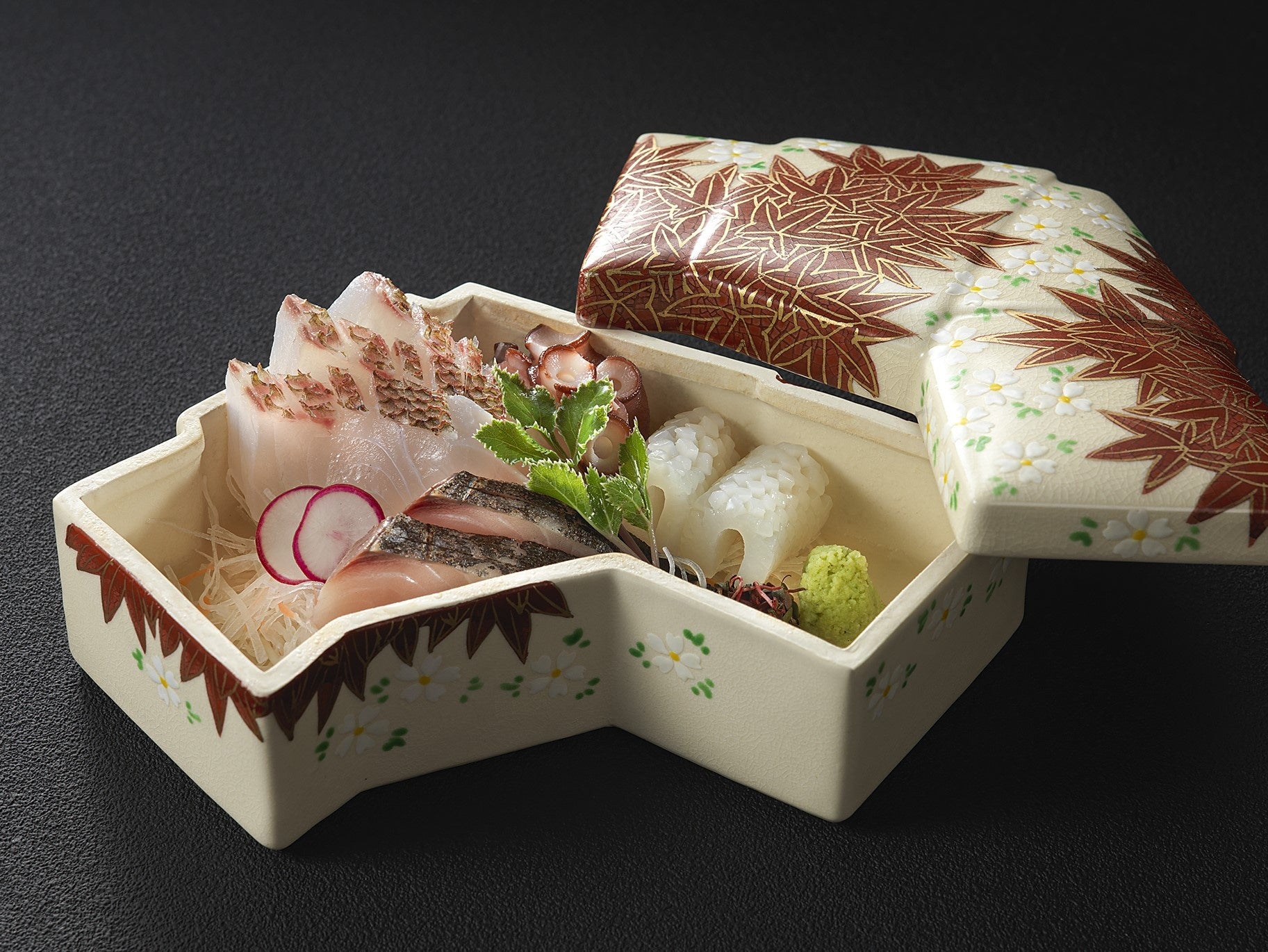 造り「鯛松皮造り入れて四種盛り」