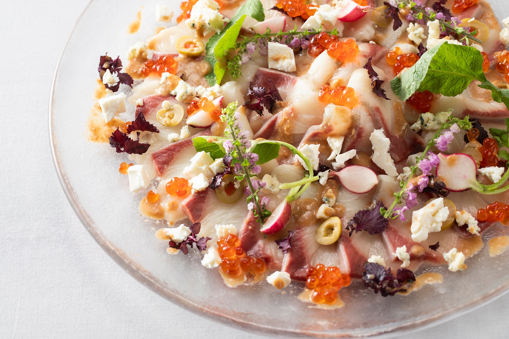 冷燻ブリのカルパッチョ カッテージチーズを添えて