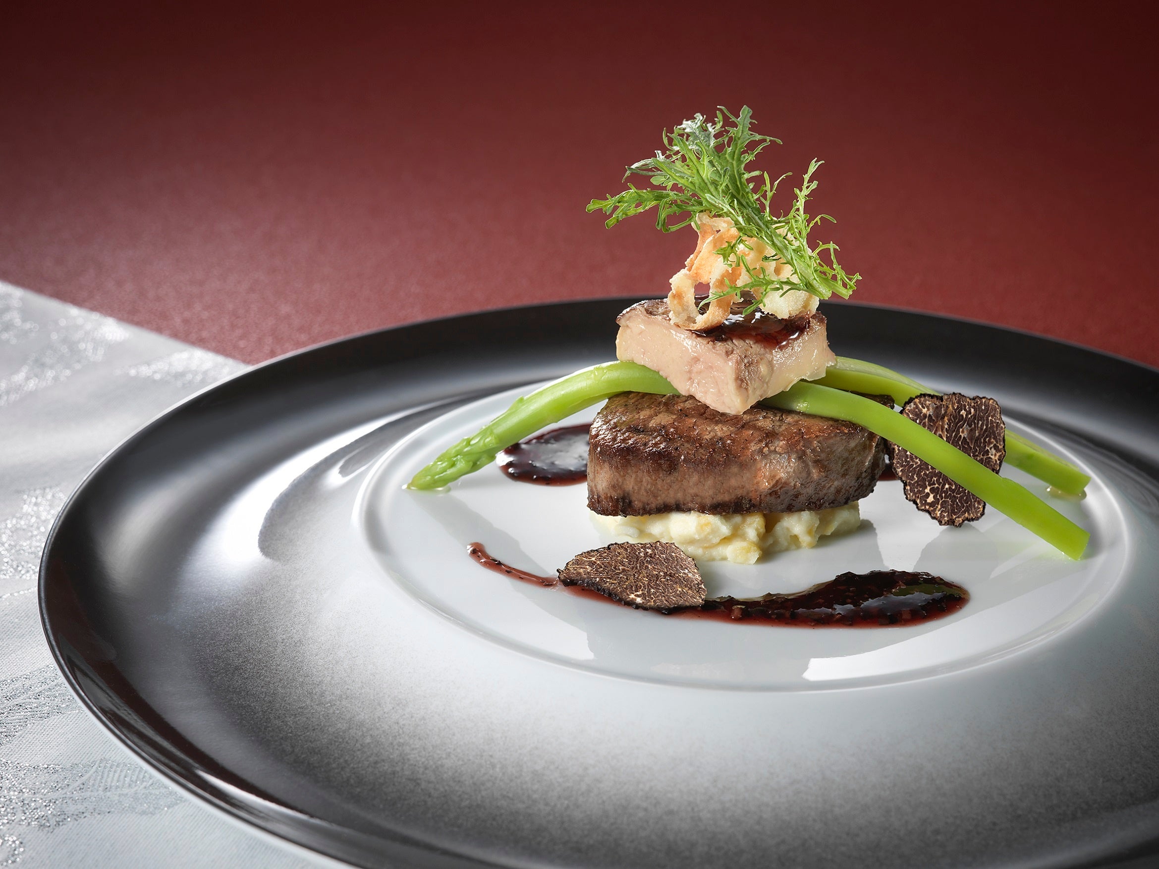 ファンダイニング「コッコラーレ」スペシャリテ『淡路牛フィレ肉とフォアグラのポワレ』