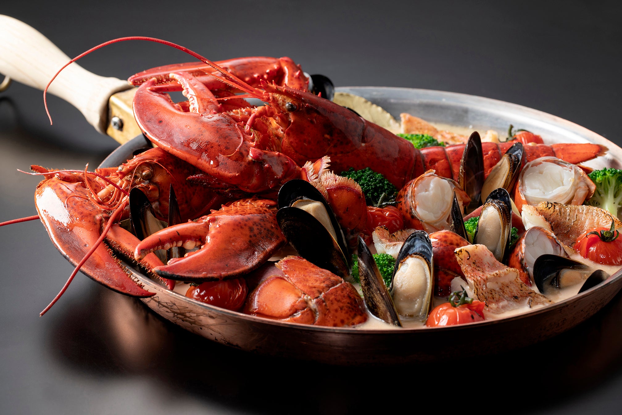 オマール海老と白身魚のフリカッセ 甲殻類の風味豊かなスープ仕立て