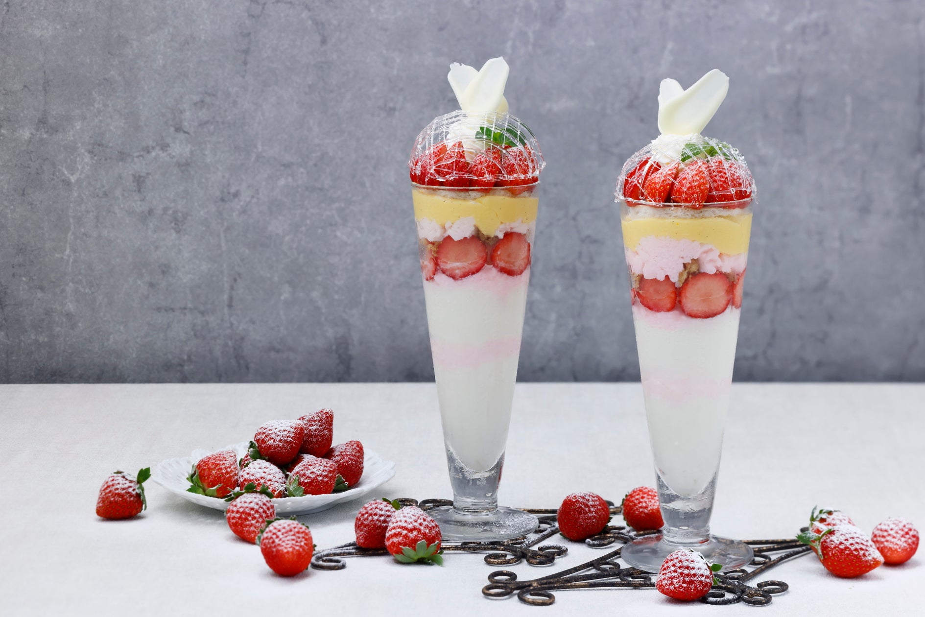ホテルニューアカオ、「Restaurant & Sweets 花の妖精」で三島甘藷の秋限定パフェを10月16日から販売