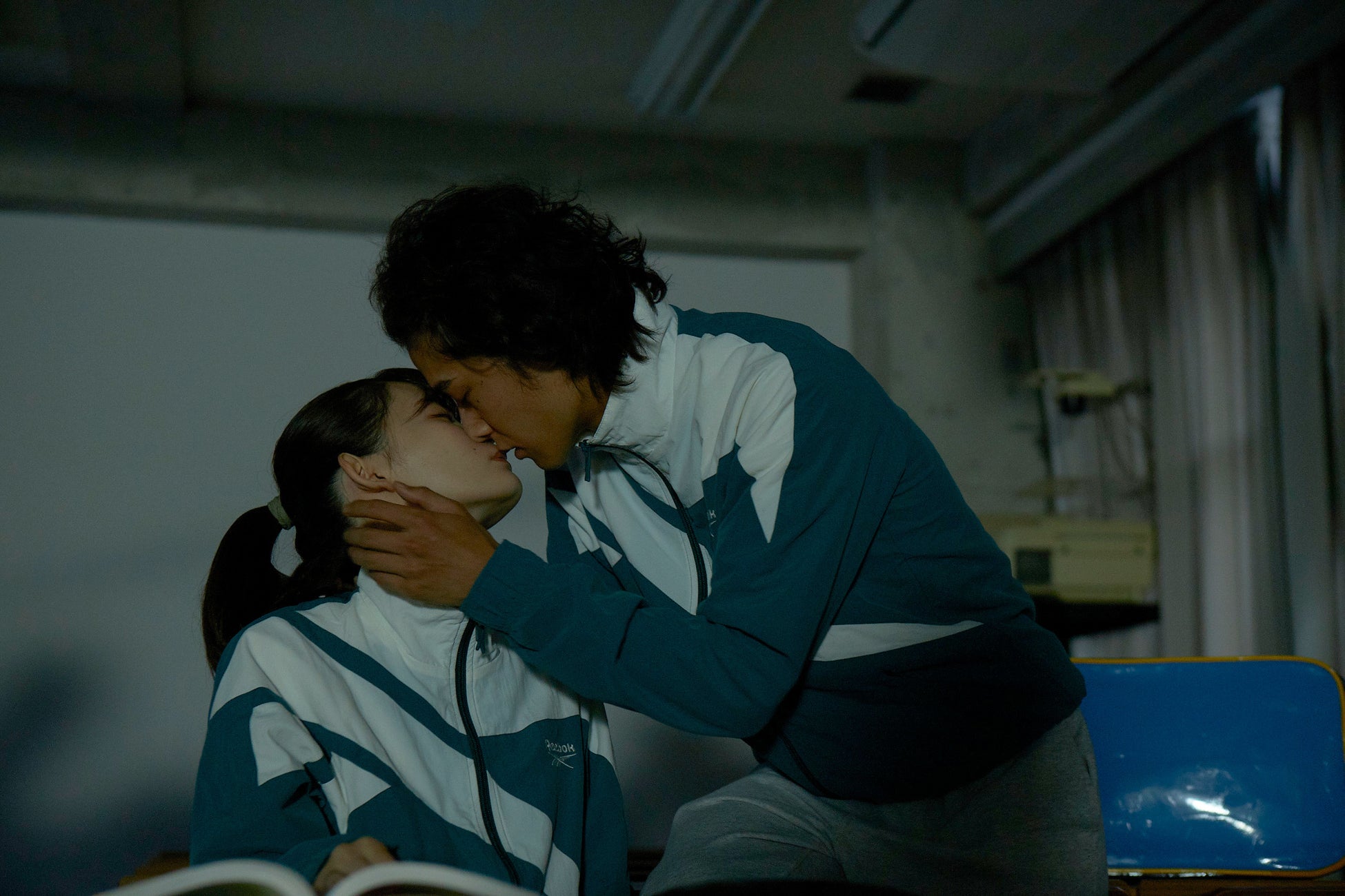 総再生回数2.2億回突破!“キス体感コンテンツ”シリーズ最新作「キス×kiss×キス ~パーフェクトスキャンダル~」主題歌・東京女子流「Viva La 恋心」にのせたロングトレーラーを公開!