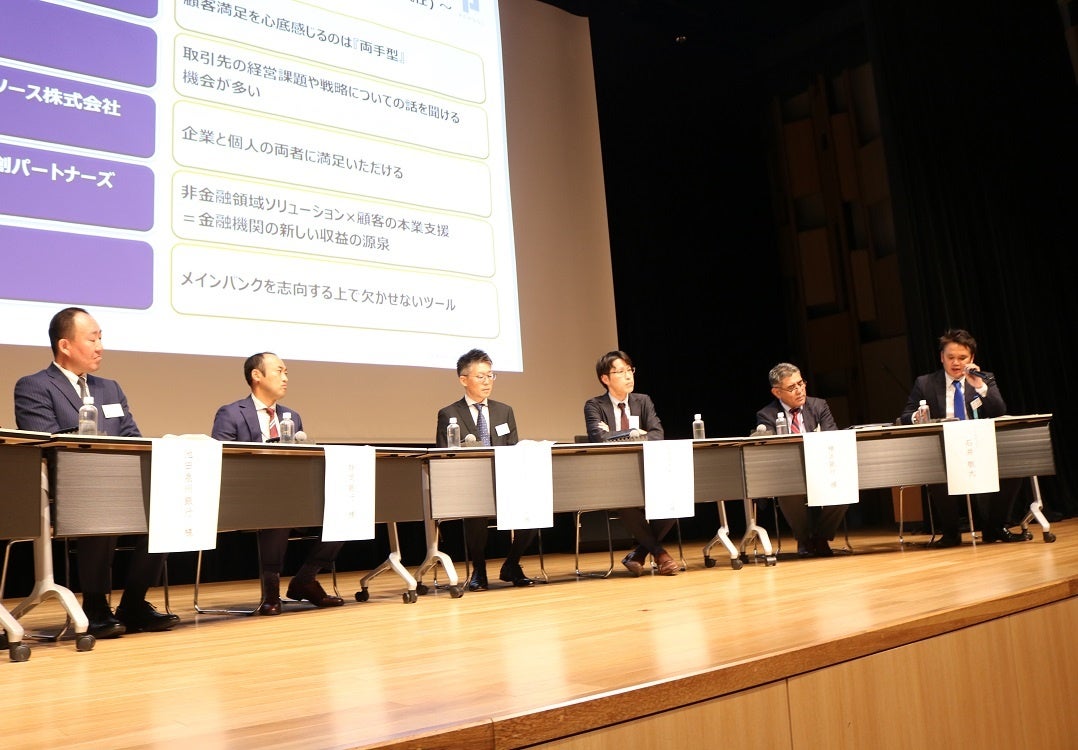 パネルディスカッションでは、5社の担当者が取り組み事例などを共有