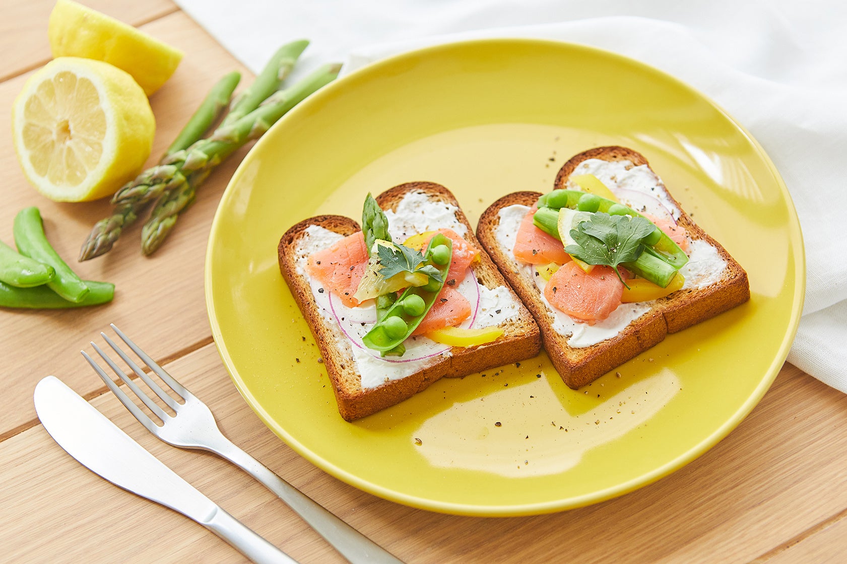 サーモンのオープンサンド