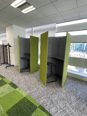 クローズドソロブース