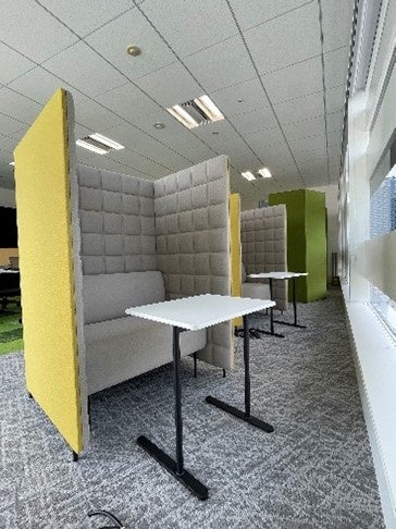 クローズドソロブース