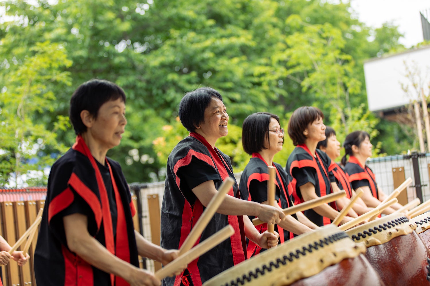 活動を始めたきっかけや、過去に乗り越えた苦労、やりがいを感じる瞬間はどんな時なのかを伺います。
