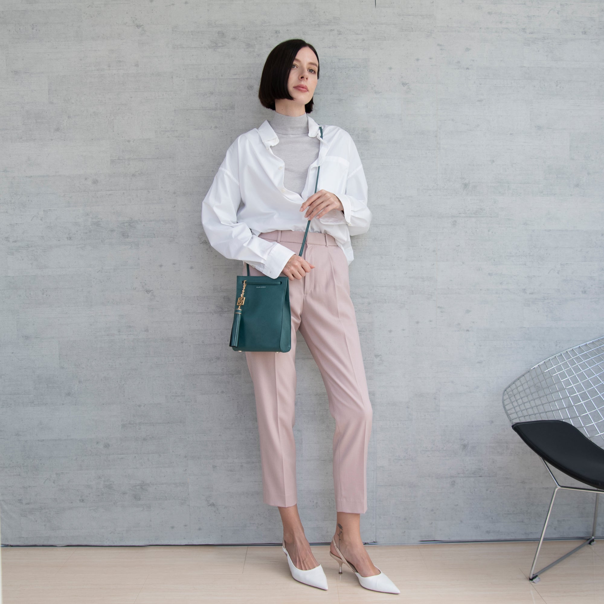 HELEN：マチ付きクロスボディバッグ ¥28,000（税込）